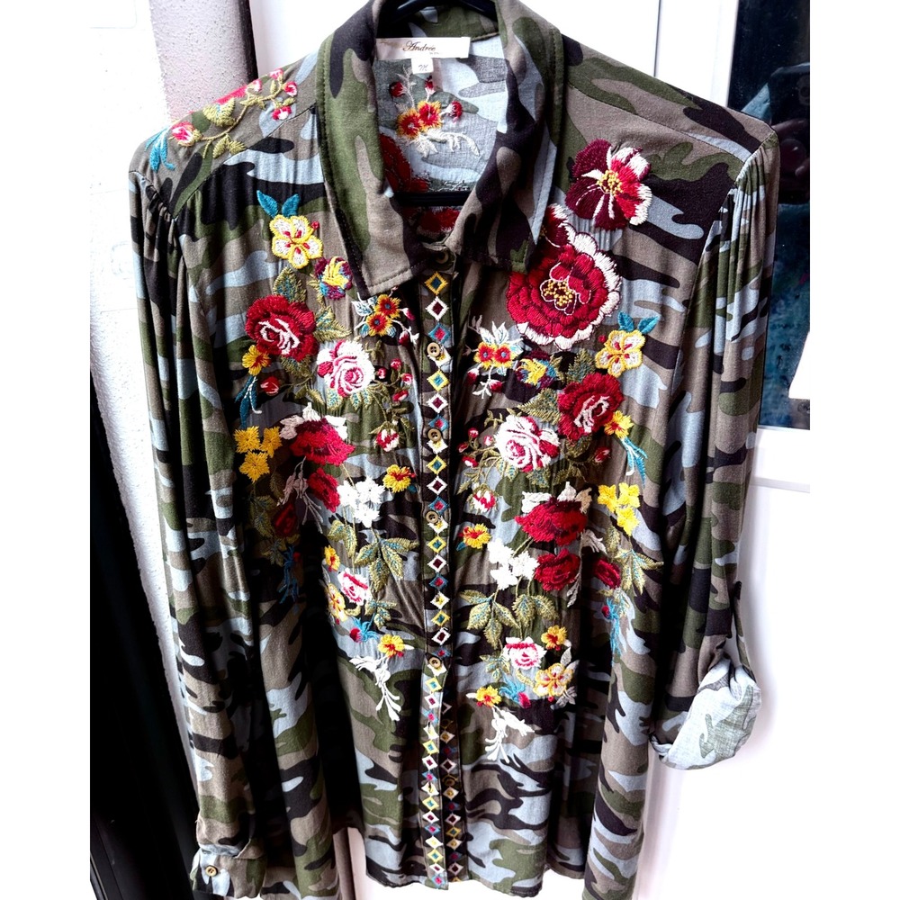 Andree Camo Floral Embroidered Button Front Tunic Shirt Women M Rayon